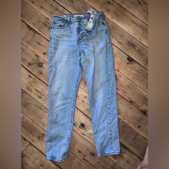 Levis Wedgie Jean - Picture 2 of 3